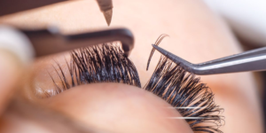 Classic vs Hybrid Lashes