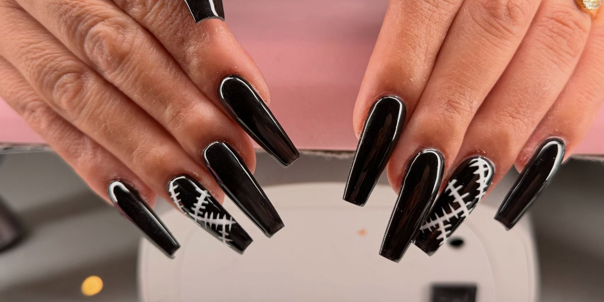 What Are Dip Powder Nails