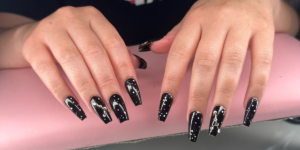 how long do acrylic nails last